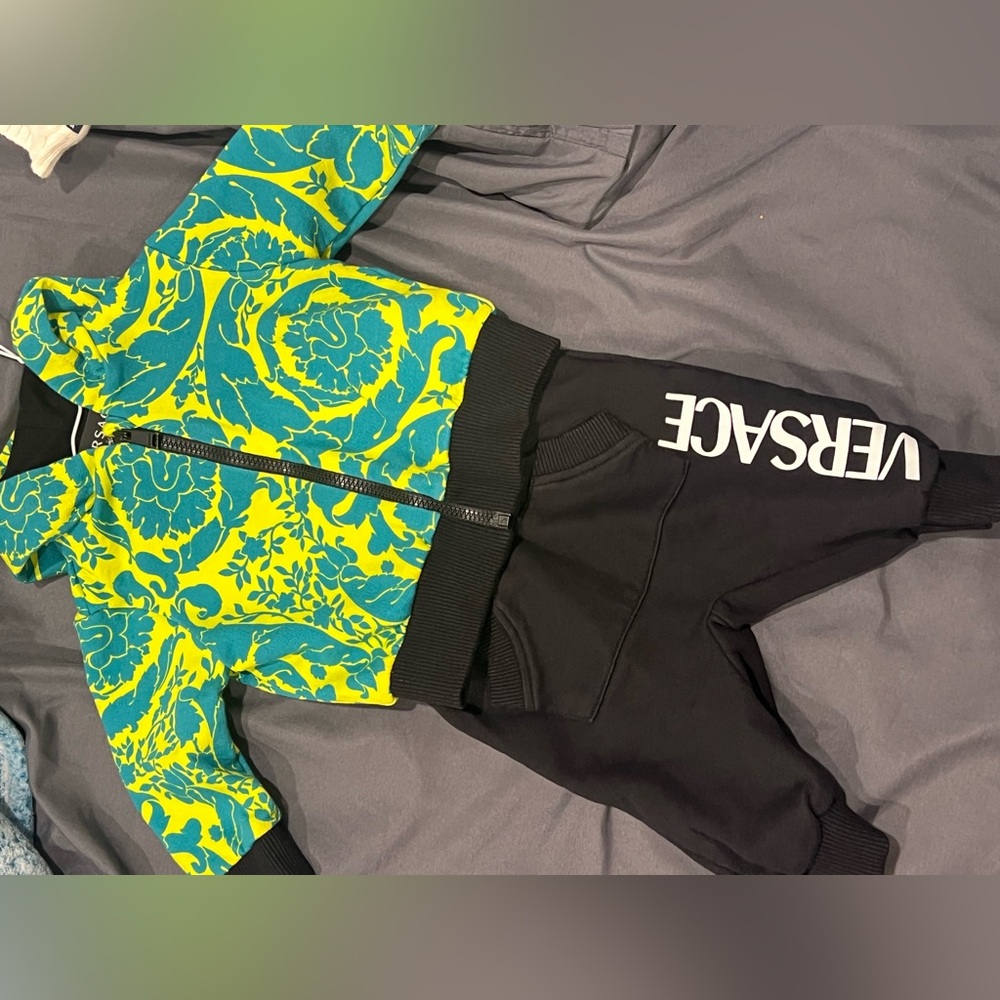 Baby Versace outfit
